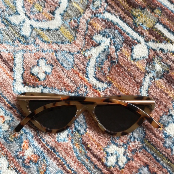 Cheetah Cat Eye Sunglasses - Picture 2 of 4